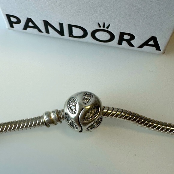 Pandora charm clip paved leaves - Picture 1 of 3